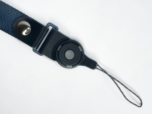 Šňůrka na mobilní telefon s plastovým zámkem, šířka 2 cm, barva černá