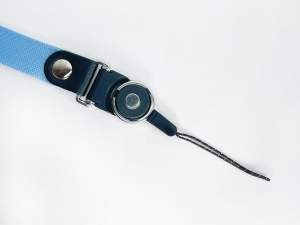 Šňůrka na mobilní telefon s plastovým zámkem, šířka 2 cm, barva modrá