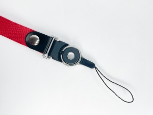 Šňůrka na mobilní telefon s plastovým zámkem, šířka 2 cm, barva červená