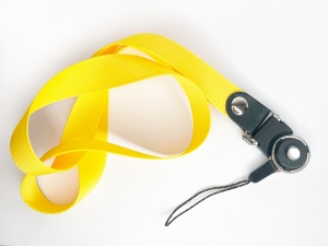 Šňůrka na mobilní telefon s plastovým zámkem, šířka 2 cm, barva žlutá