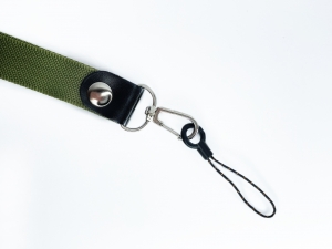 Šňůrka na mobilní telefon s karabinou, šířka 2 cm, barva khaki