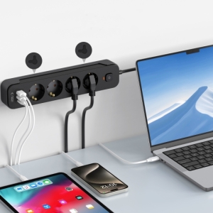 Cestovní nabíječ TechProtect PCL4X3, 2x USB, 1x USB C, 4x zásuvka, délka kabelu 200cm, barva černá
