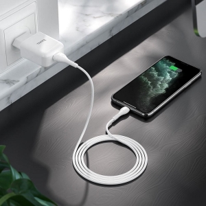 Cestovní nabíječ HOCO N2 Vigour 1x USB A (2A) + kabel USB A na Lightning, barva bílá